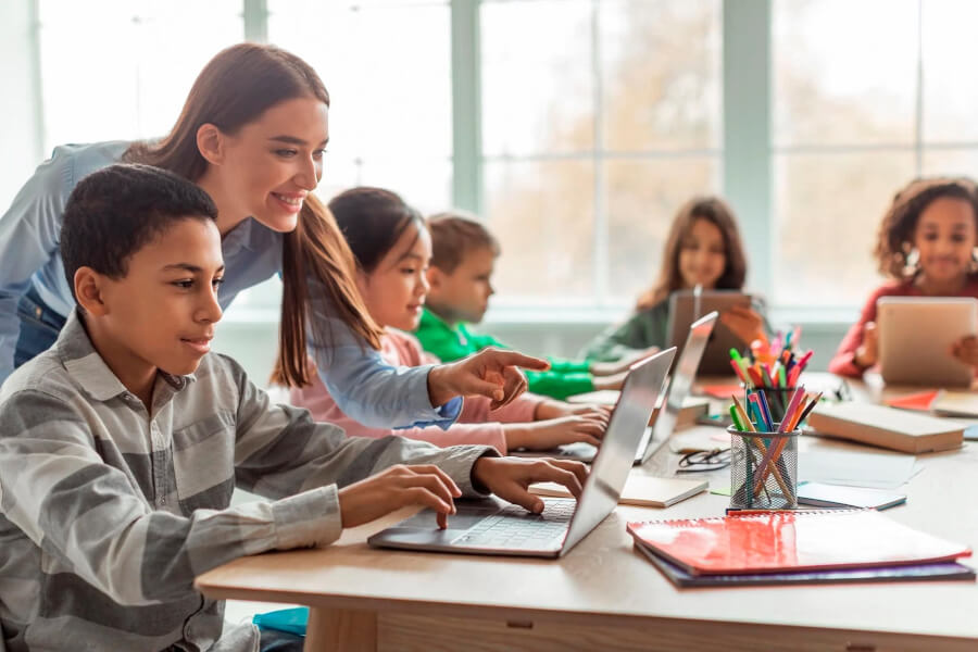 IA na escola: como fazer uso da inteligência artificial na sala de aula