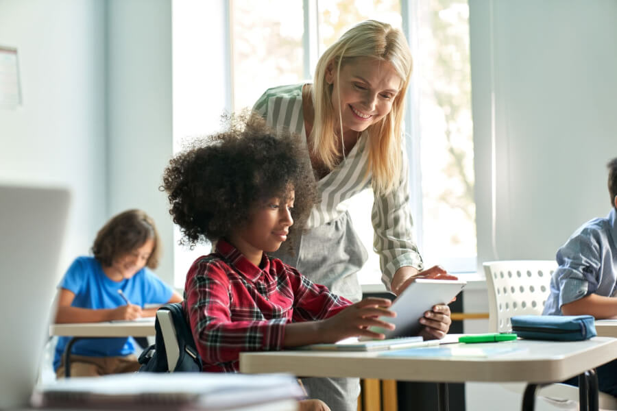 Programa de educação tecnológica: o que sua escola deve exigir antes de contratar Programa de educação tecnológica: o que sua escola deve exigir antes de contratar
